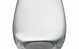 Différents types de verre pour boire un liquide de types essentiel ou non