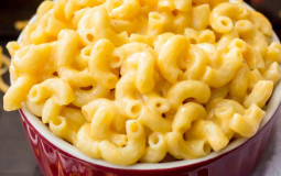 MAC AND CHEESE VS AMONG US